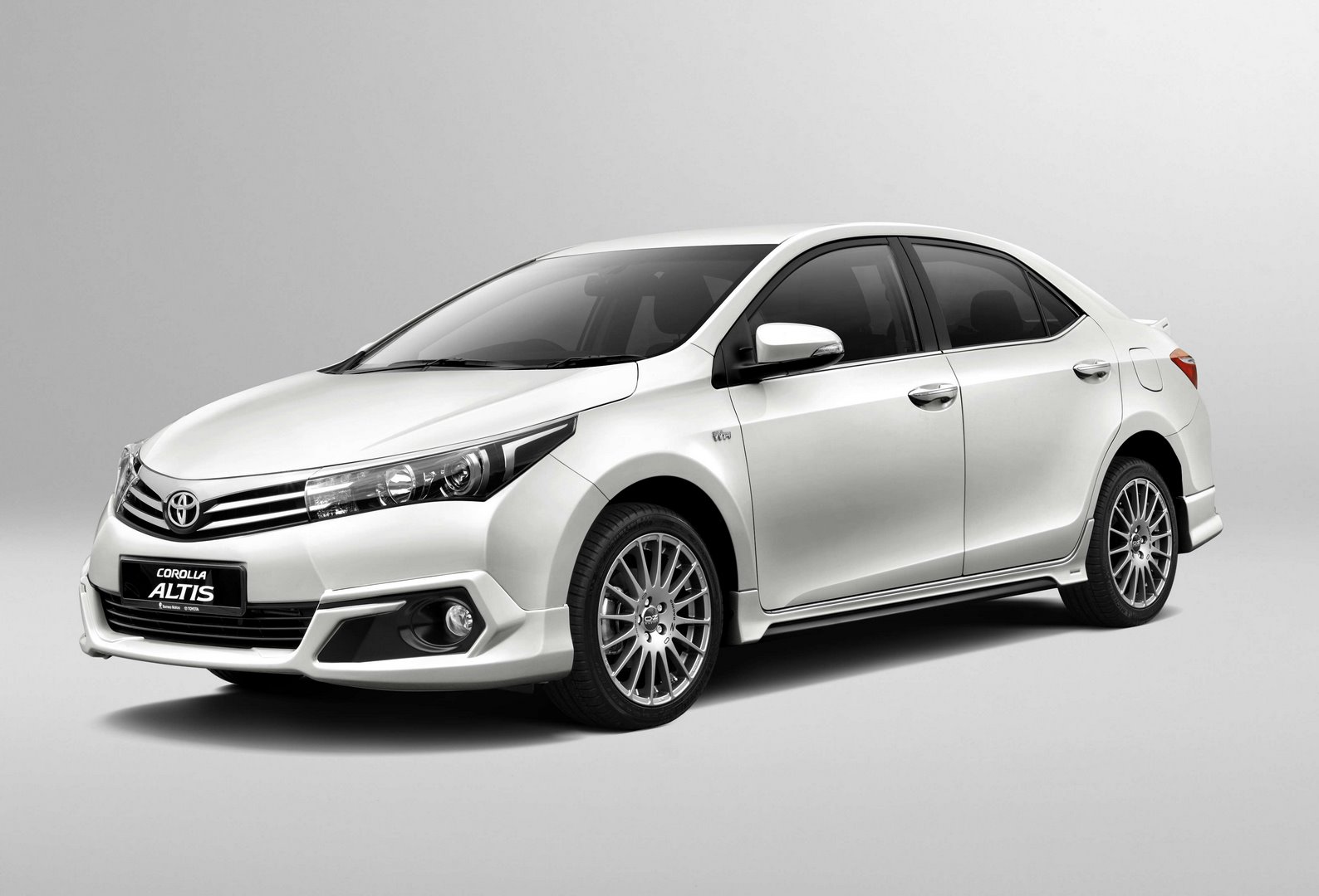 Toyota Altis 2015 – 2016